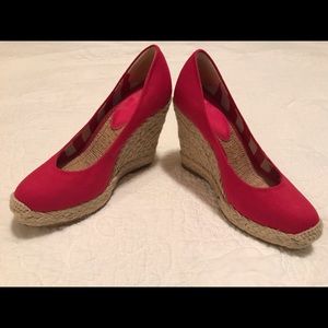 BCBG size 6 pink wedges! Excellent condition!